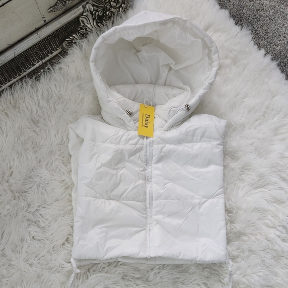 Daisy Jackets & Blazers - Daisy Crop Zip Up Puffer Vest. Size Medium. New. Open sides that tie.